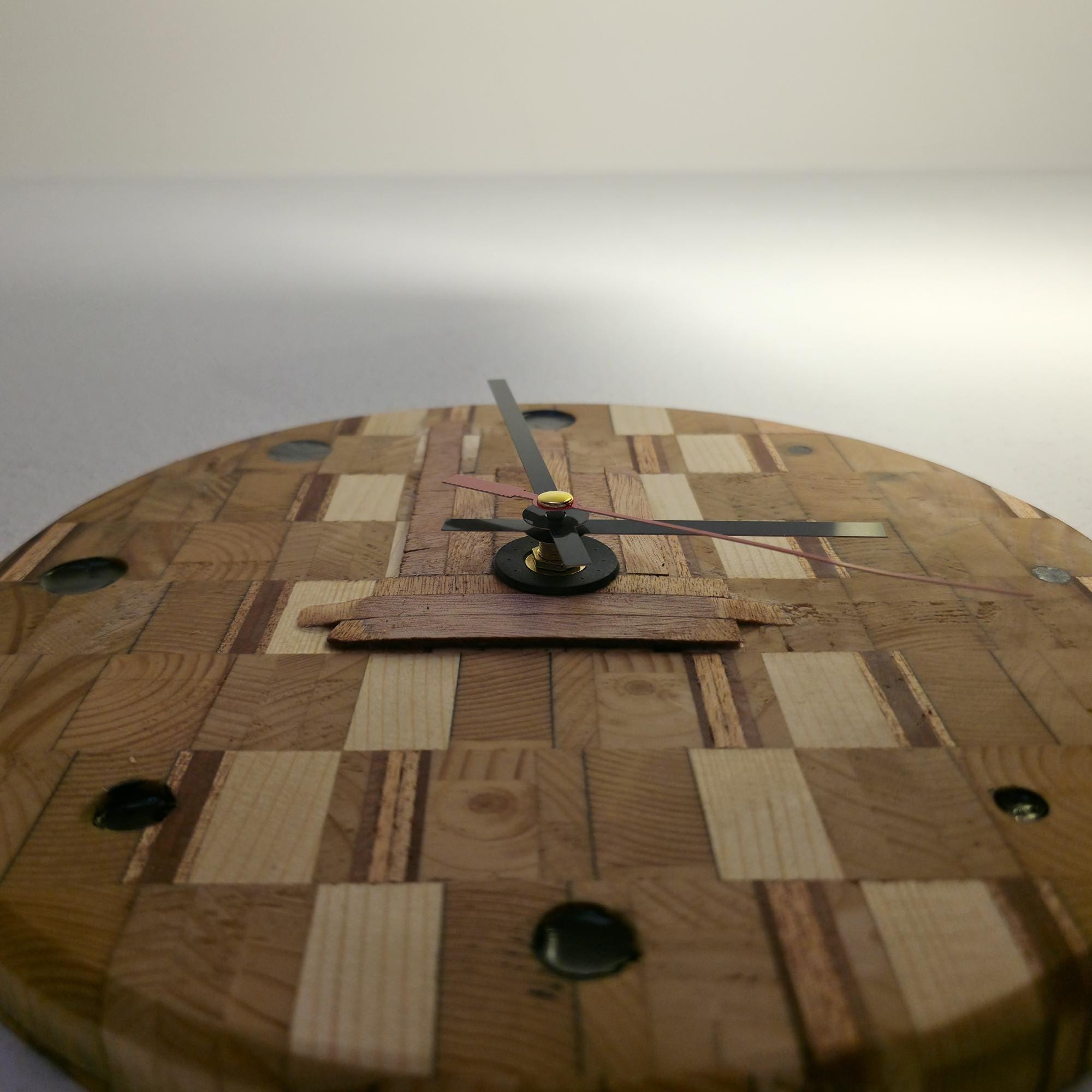 Orologio da parete in legno artigianale – *UNICO*