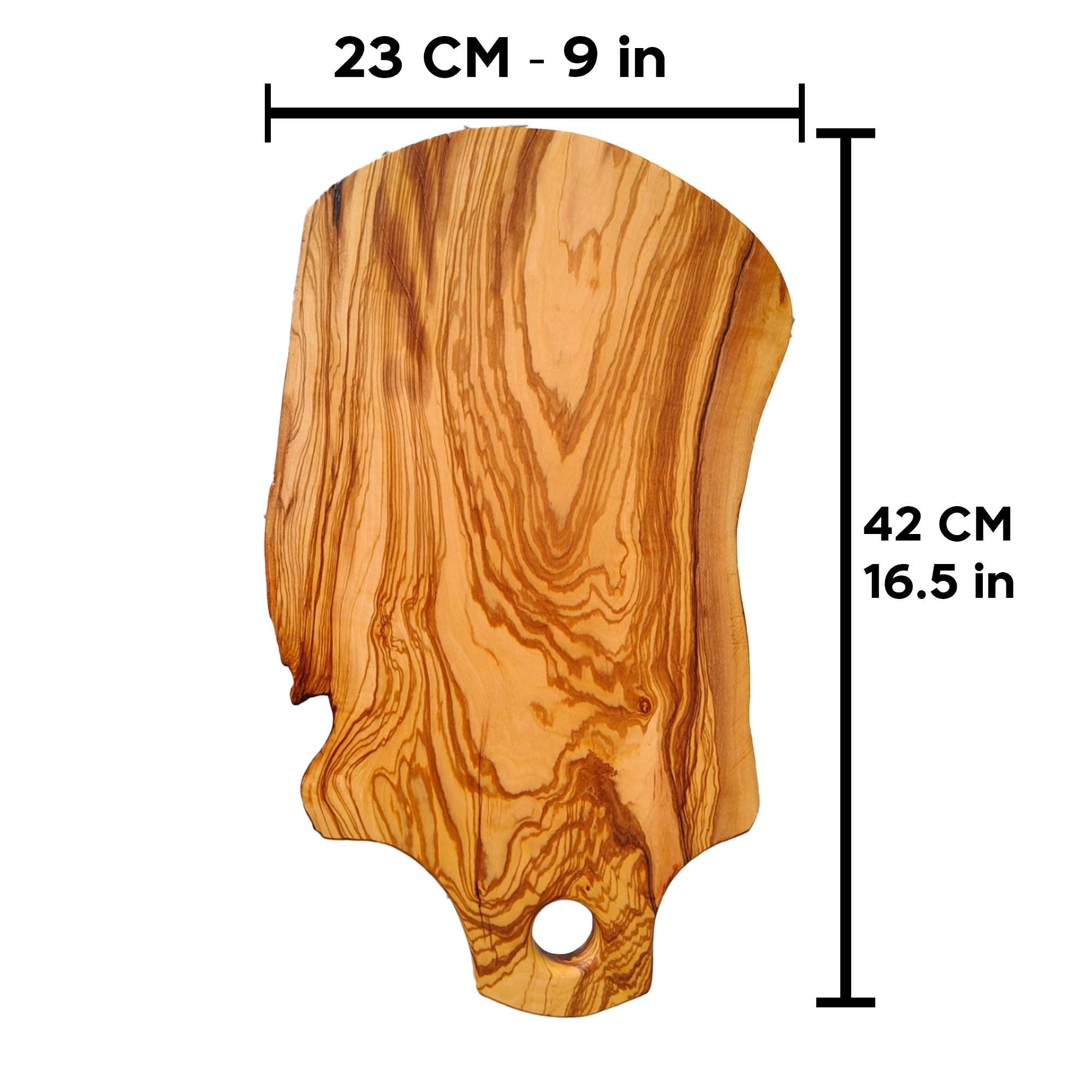 Tagliere in Ulivo Secolare con Manico e Live Edge 42x23cm  | Piedini in Gomma | Finitura FoodSafe