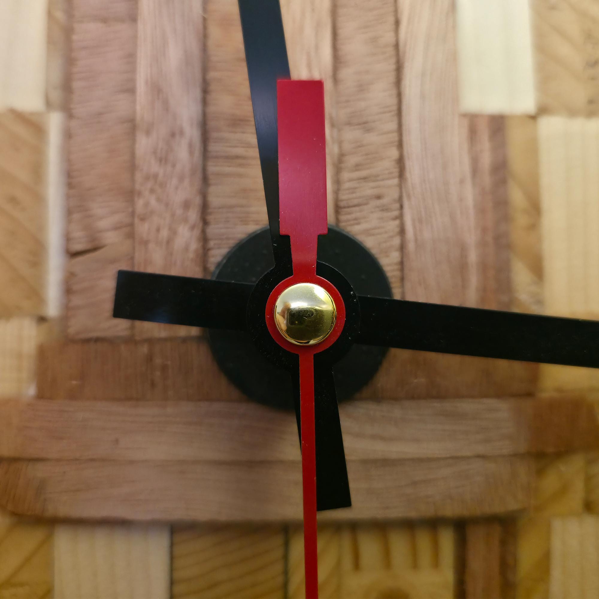 Orologio da parete in legno artigianale – *UNICO*